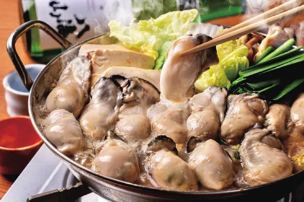 大粒の牡蠣がたっぷり入った牡蠣鍋
